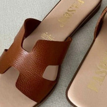 Sandalia plana de cuero 8027