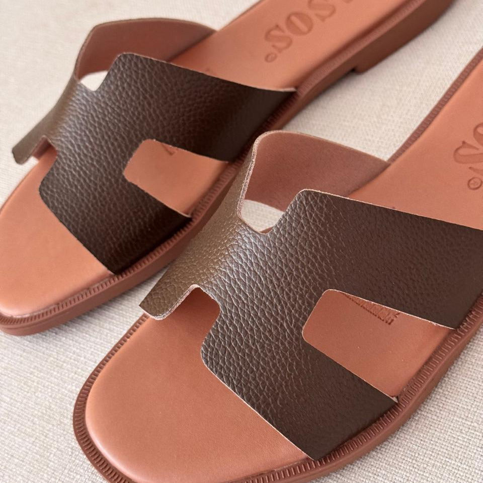 Sandalia plana de cuero 8027