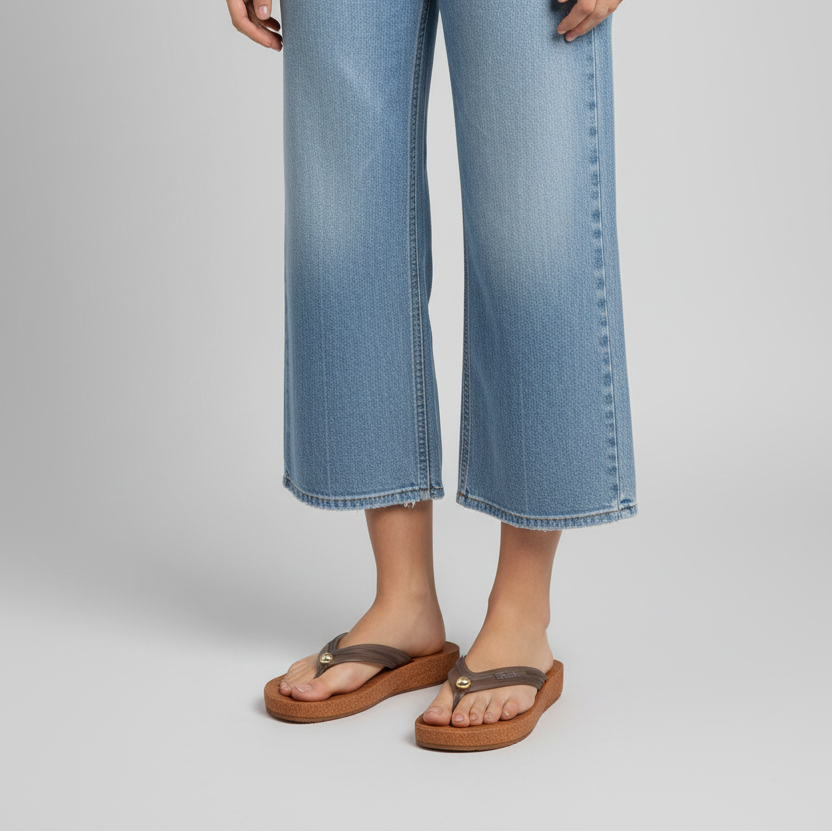 Modelo toma cerrada flip-flop café oscuro - suelas exactas a la original