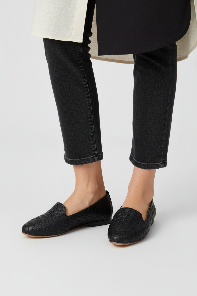 Modelo toma cerrada mocasín cuero tejido trenzado negro Ref 8144