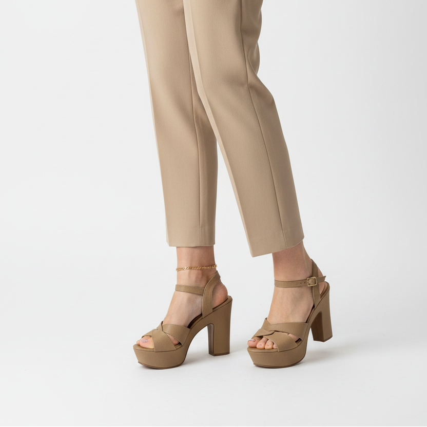 Modelo toma cerrada nude