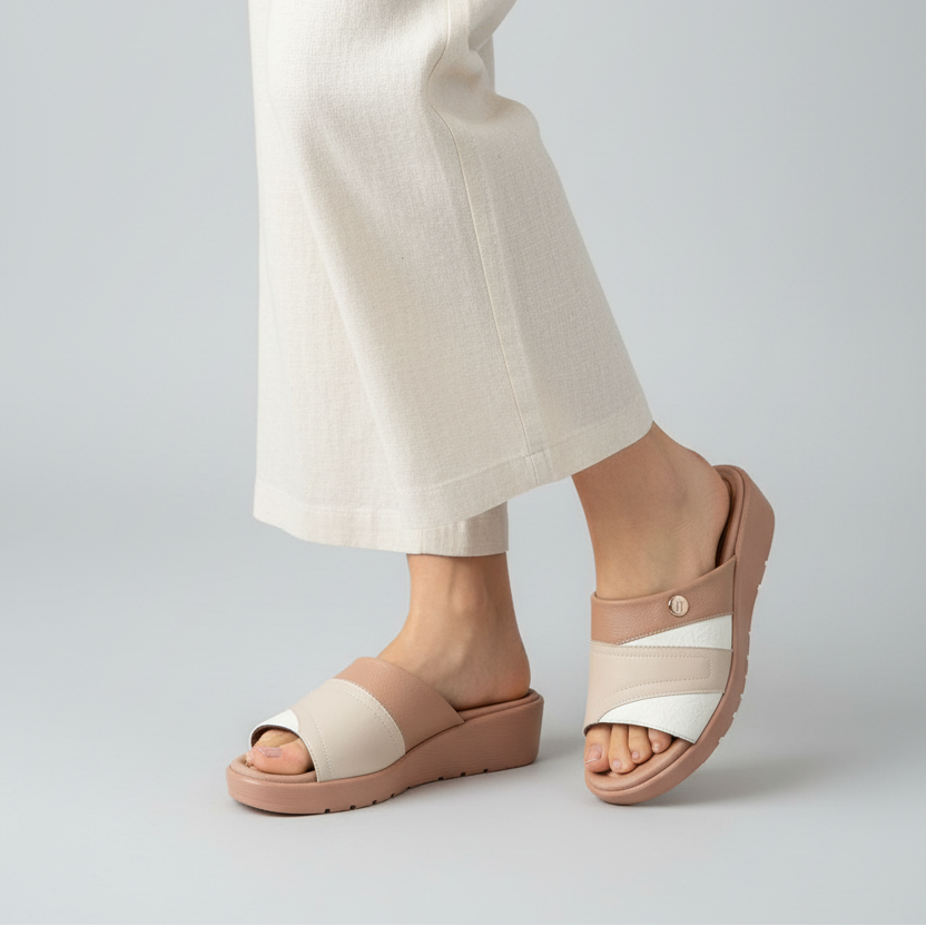 Modelo toma cerrada sandalia beige rosado slide plataforma Ref 8014