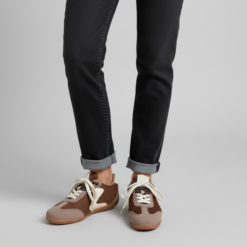 Modelo toma cerrada zapatilla deportiva café Ref 8176 - con cordones café
