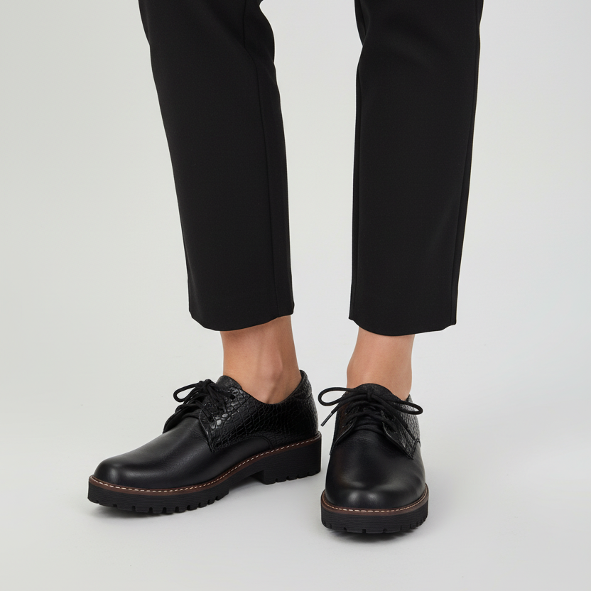 Modelo toma cerrada zapato oxford negro con cordones y texturas mixtas Ref 8106