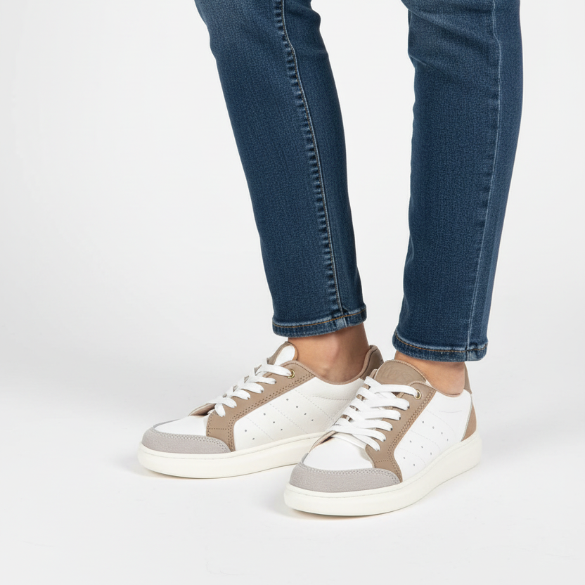 Modelo usando tenis 7805 beige