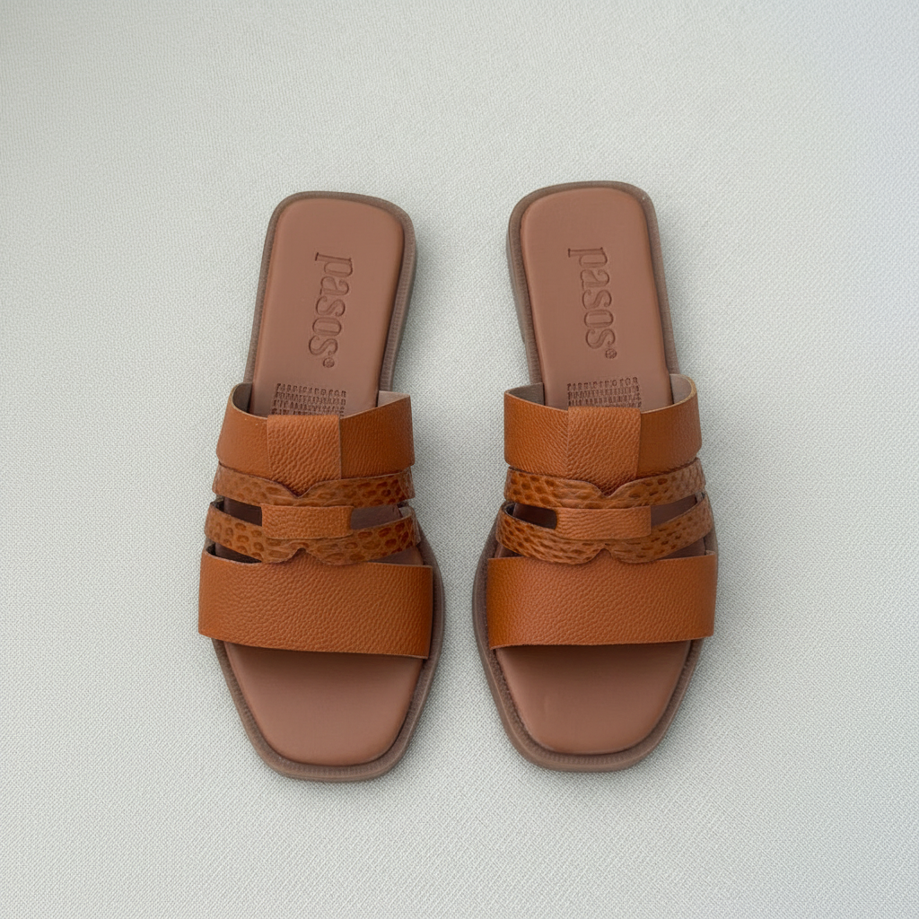 Vista aérea sandalia slide camel