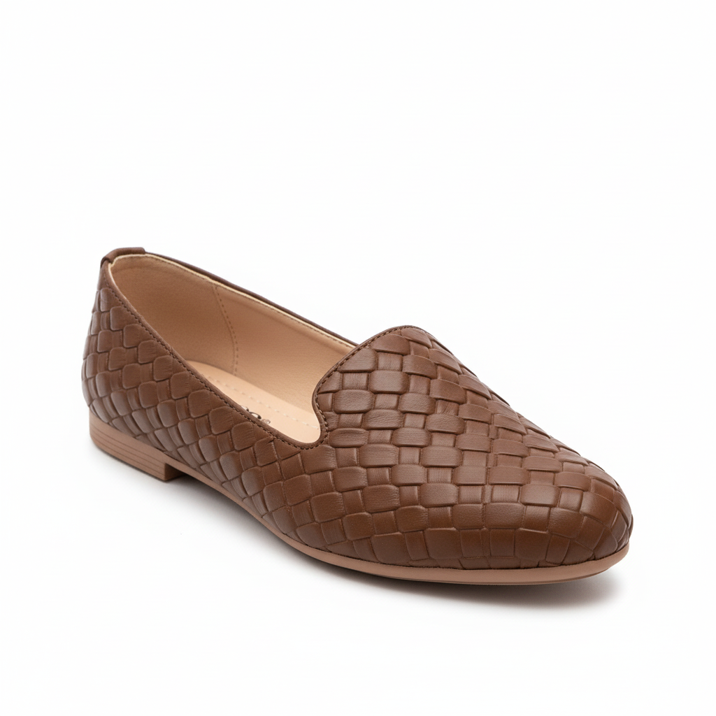 Vista angular frontal mocasín cuero tejido trenzado café Ref 8144