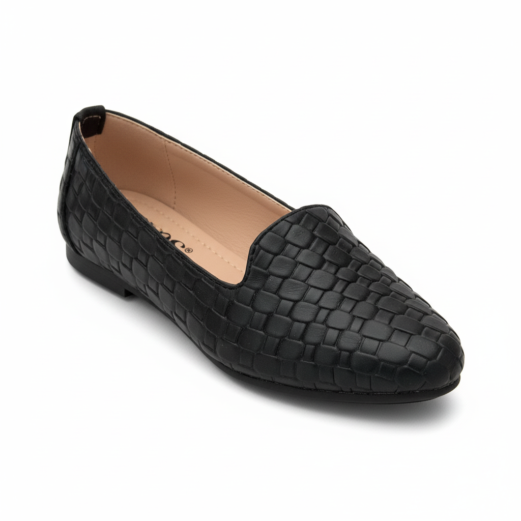 Vista angular frontal mocasín cuero tejido trenzado negro Ref 8144