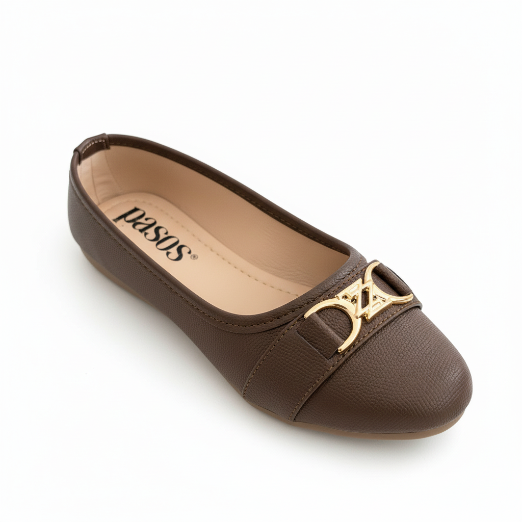 Vista angular frontal mule cuero texturizado café Ref 8147 - exacta a la imagen