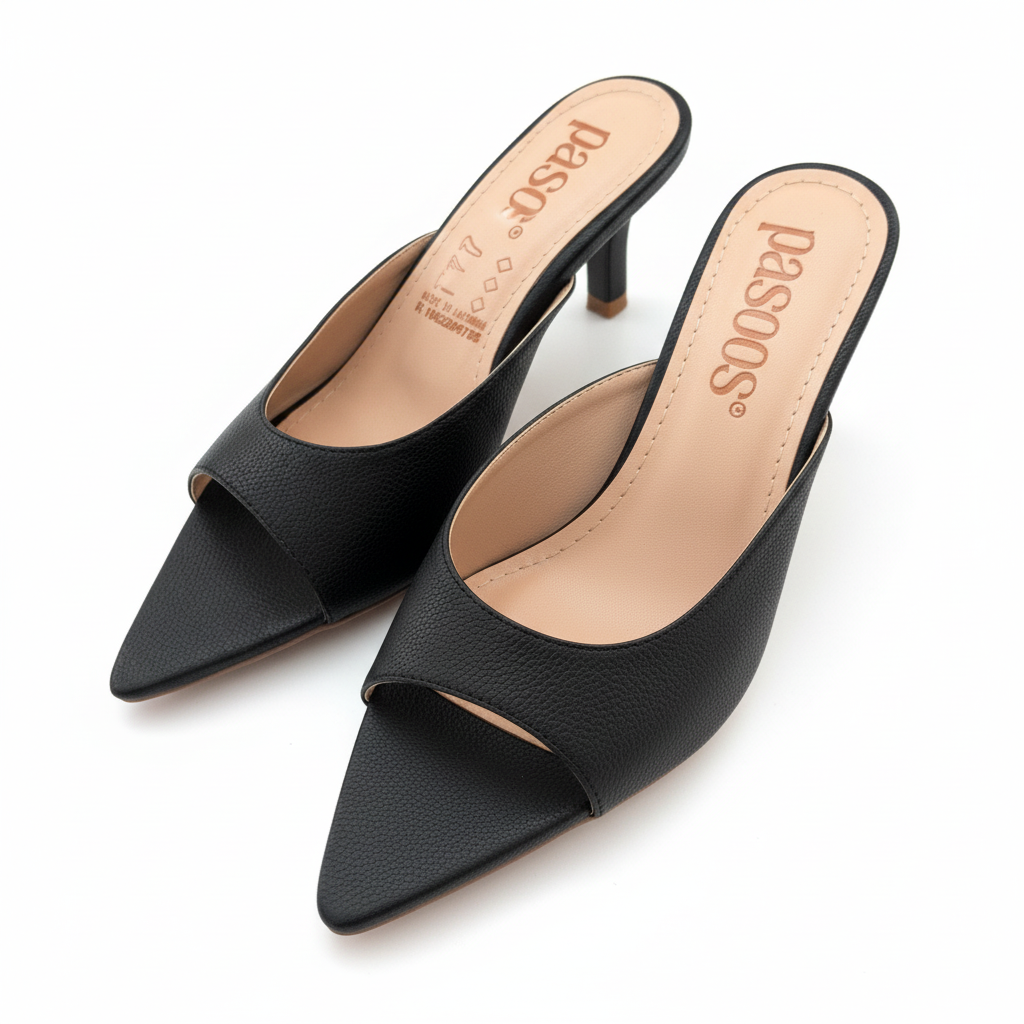 Vista angular frontal mule negro