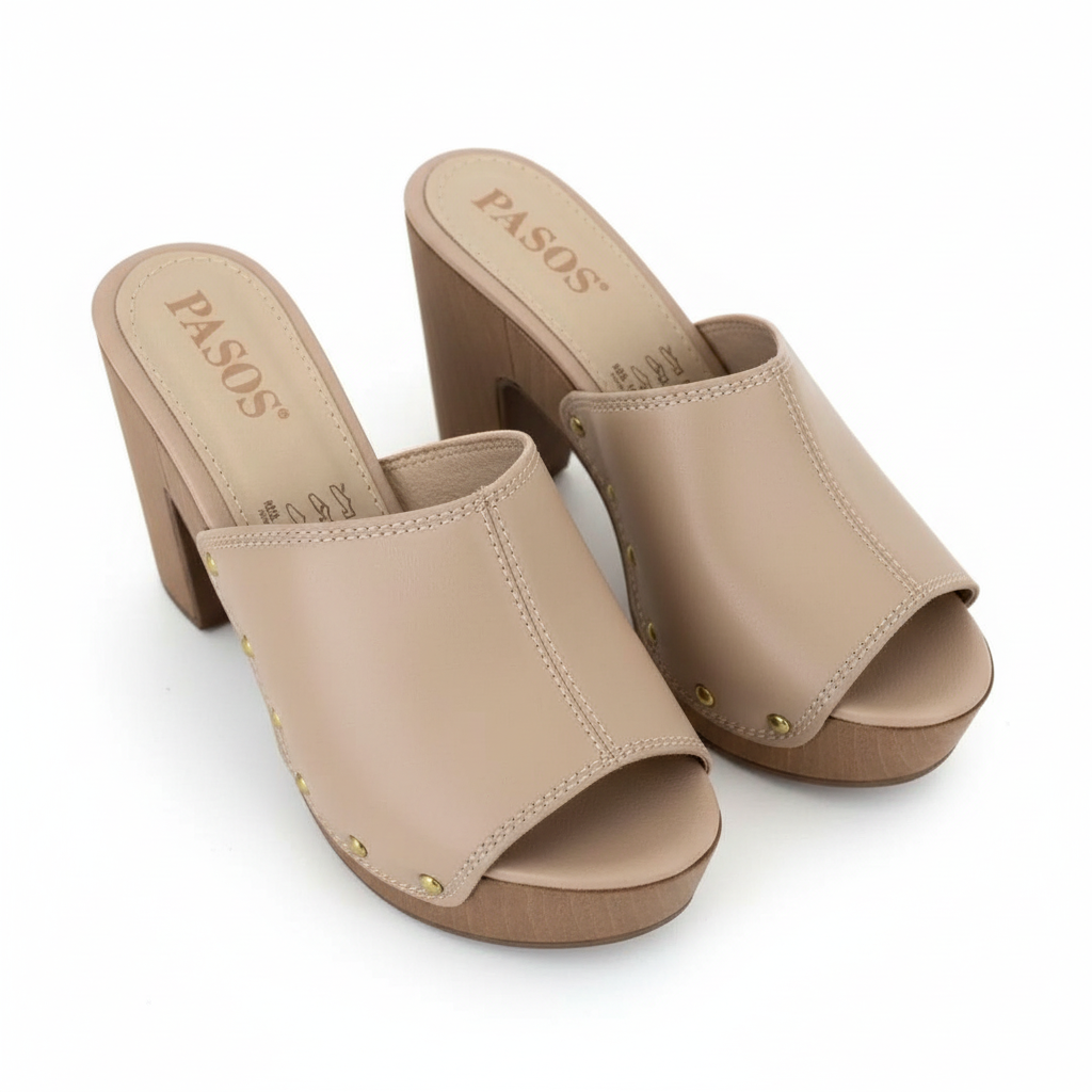 Vista angular frontal nude