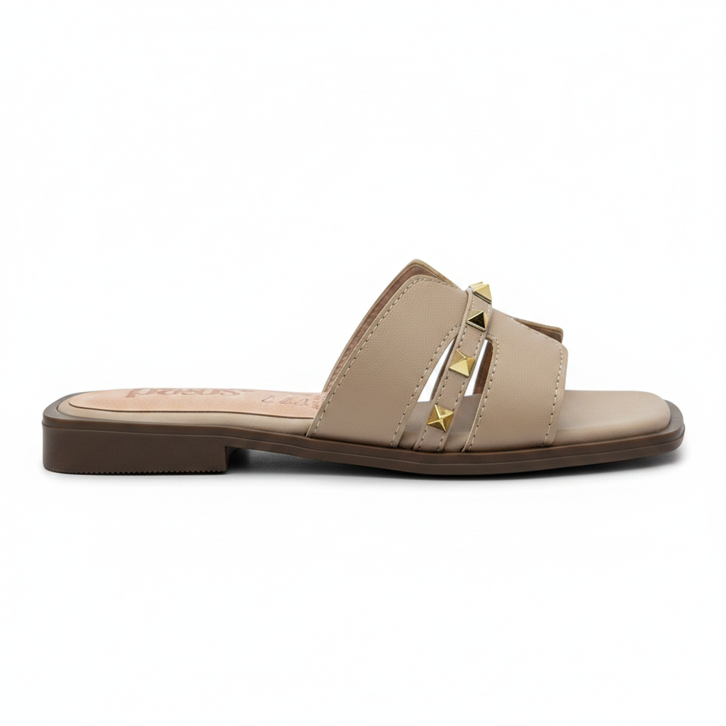Vista lateral mule beige plana dos correas rockstud dorado suela chocolate Ref 8204