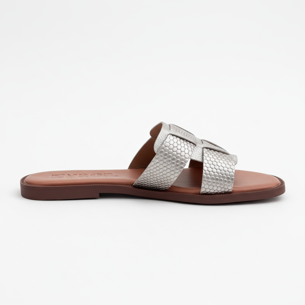 Vista lateral sandalia H-slide plateada con textura serpiente