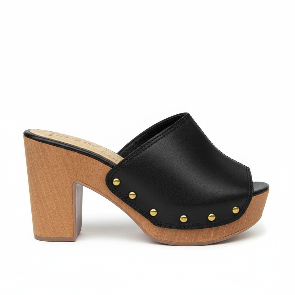 Vista lateral sandalia negra