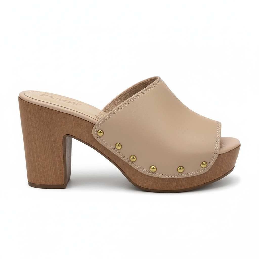 Vista lateral sandalia nude