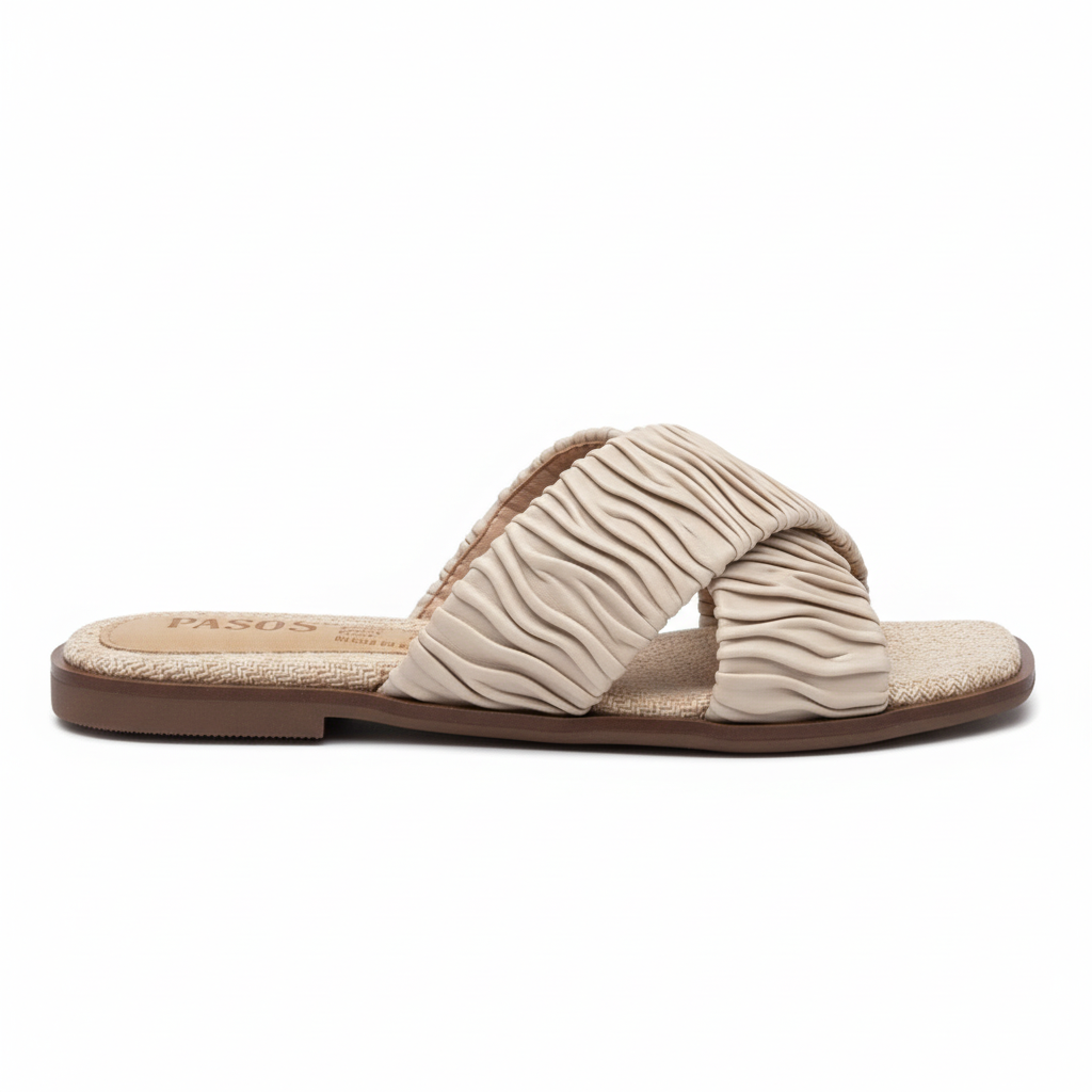 Vista lateral sandalia yute con correa plisada beige